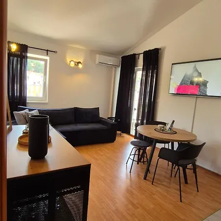 Tia, * Novi Vinodolski