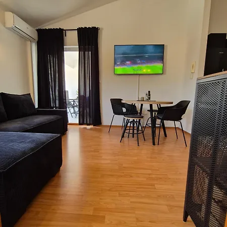 Tia, Novi Vinodolski